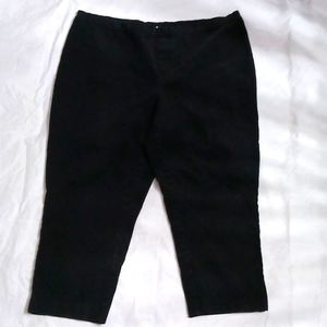 Plus size Black pull on 22W Isaac Mizrahi 23in inseam 11in wide leg elasticwiast